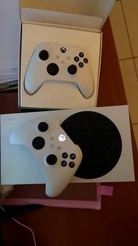 Xbox Series S with 2 White Controllers - Excellent Condition