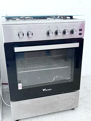 Veneta Free-Standing Gas Oven and Stove - Good Working Condition