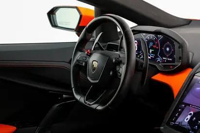 صورة 14 لـ 2024 Lamborghini REVUELTO