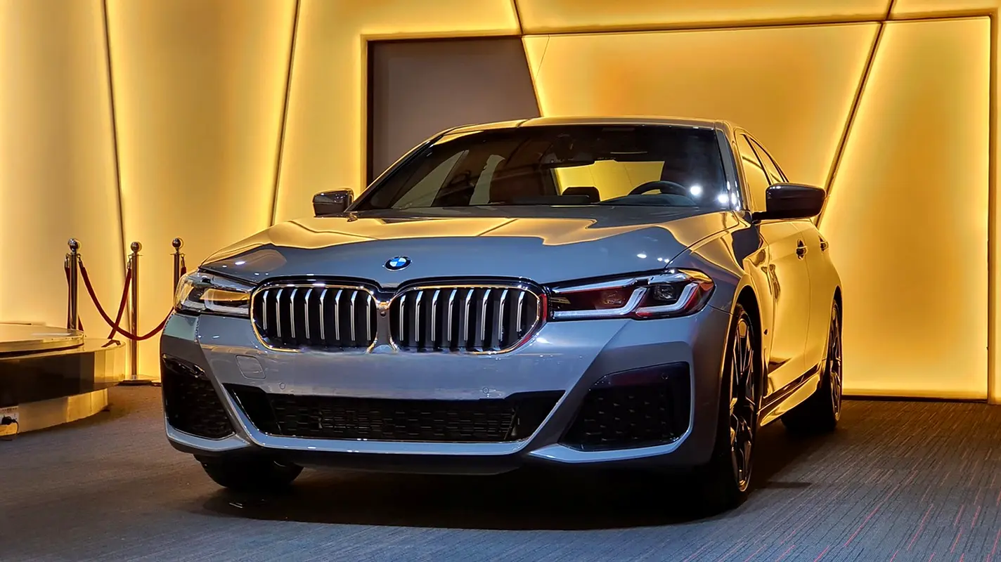 BMW 5-Series 2021 — photo 1 of 18