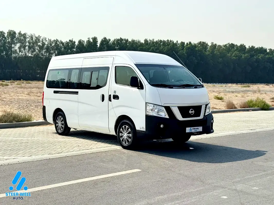 Nissan Urvan 2022 — photo 1 of 12