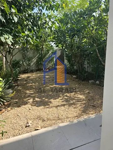 Unfurnished 2 Bedrooms Townhouse II Single Row II Upcoming !!