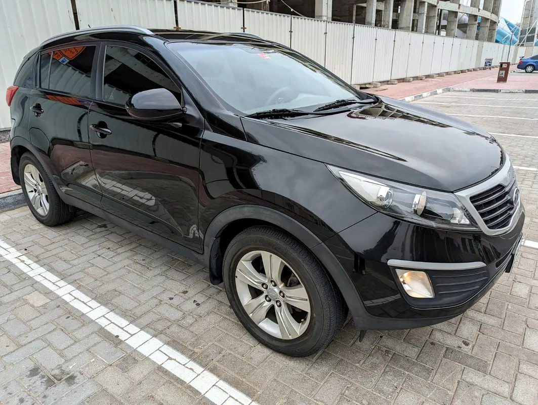 Kia Sportage 2011 — photo 1 of 12