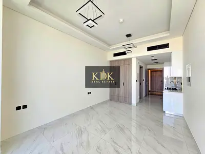 Elegant Studio | Pool View | Fitted Kitchen