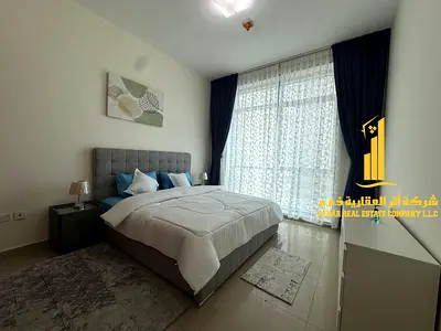 للإيجار الشهري بعجمان – شقه غرفة وصاله مع أطلاله مفتوحه الشقه مفروشه بالكامل فرش جديد راقي جدا بمطبخ مجهز بالكامل بأحدث الأجهزه بموقع مميز جدا