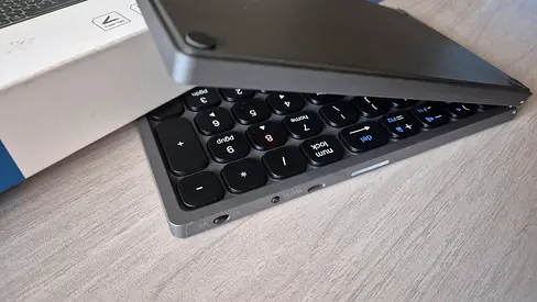 Foldable Bluetooth Keyboard, good for business people and executives - Like New
