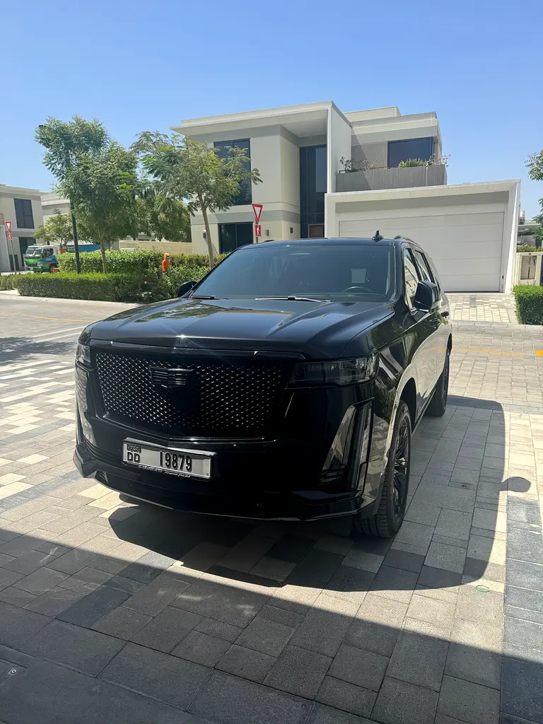 Cadillac Escalade 2022 — photo 1 of 16