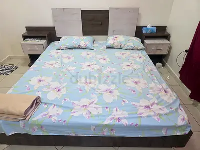 Bed queen size