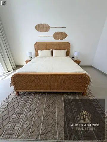 Elegant furnished Uptown with modern finishes, décor and appliances. 2 spacious rooms, easy payment