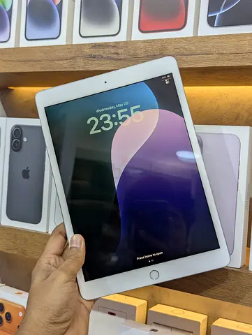 Apple iPad (White) — Good working condition, Touch ID, 9.7–10.2-inch size