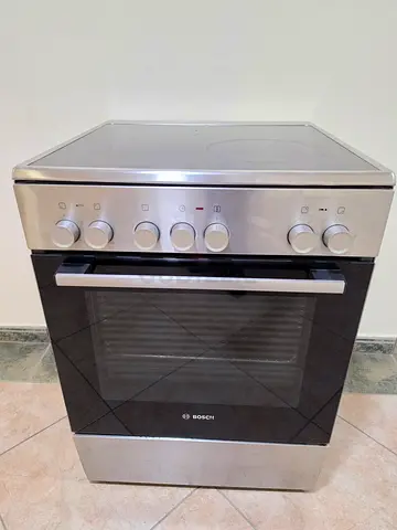 Bosch Electric Cooker with Ceramic Hob and Oven fully functioning