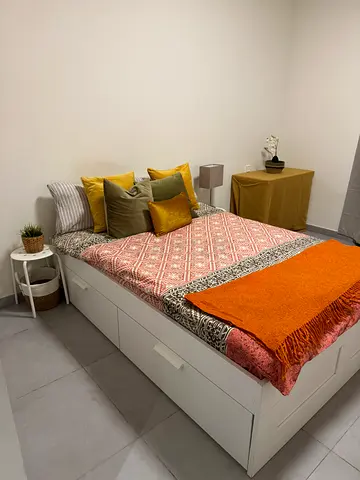 Queen bed with mattres