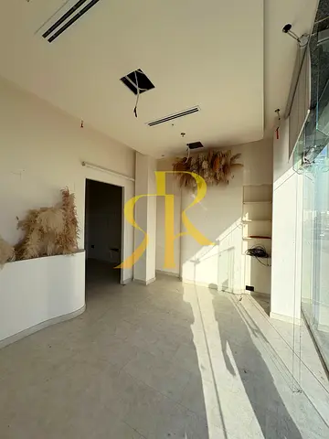 🏬 SPACIOUS RETAIL UNIT | ROAD-FACING | GROWING COMMUNITY LOCATION
