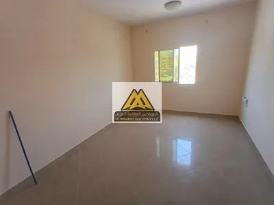 , featuring a semi-separated kitchen and central air conditioning, with free maintenance by the lan
