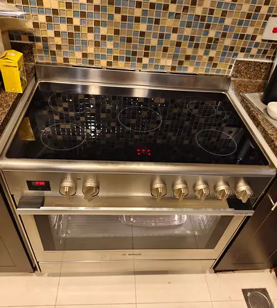Bosch series 8 Electric cooker new model same Like new free delivery installation