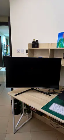 Samsung 32 4K UHD Curved Monitor