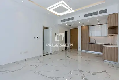 Excelent Natural lighting | High Floor | Spacious Living