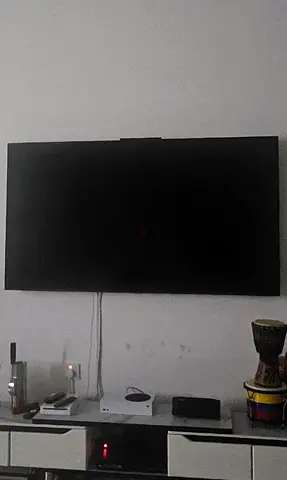 Samsung TV, 70 inches