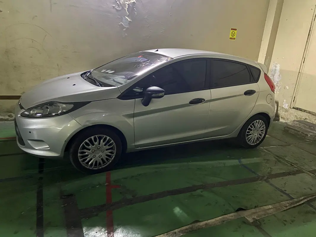 Ford Fiesta 2012 — photo 1 of 12