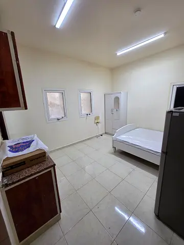 Spacious studio //fully furnished//outside free parking