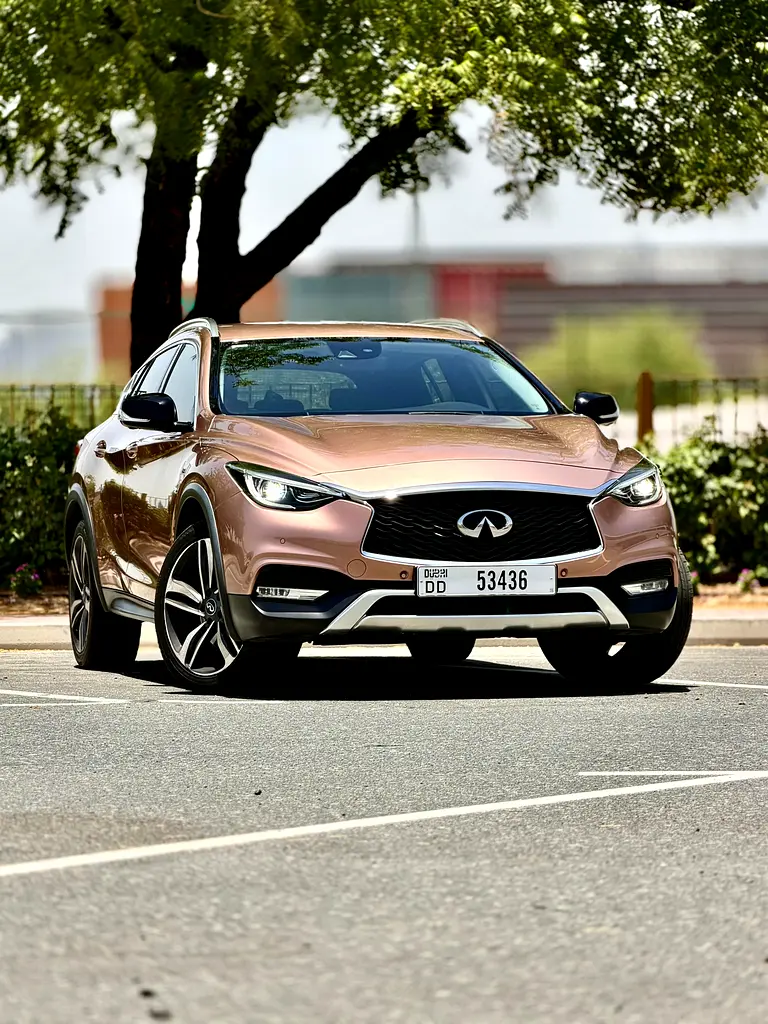 Infiniti QX30 2018 — photo 1 of 18