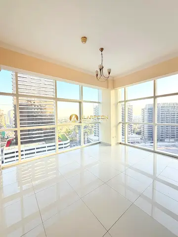 Elegant 2 Bedroom | Community Facing | Bright & Airy