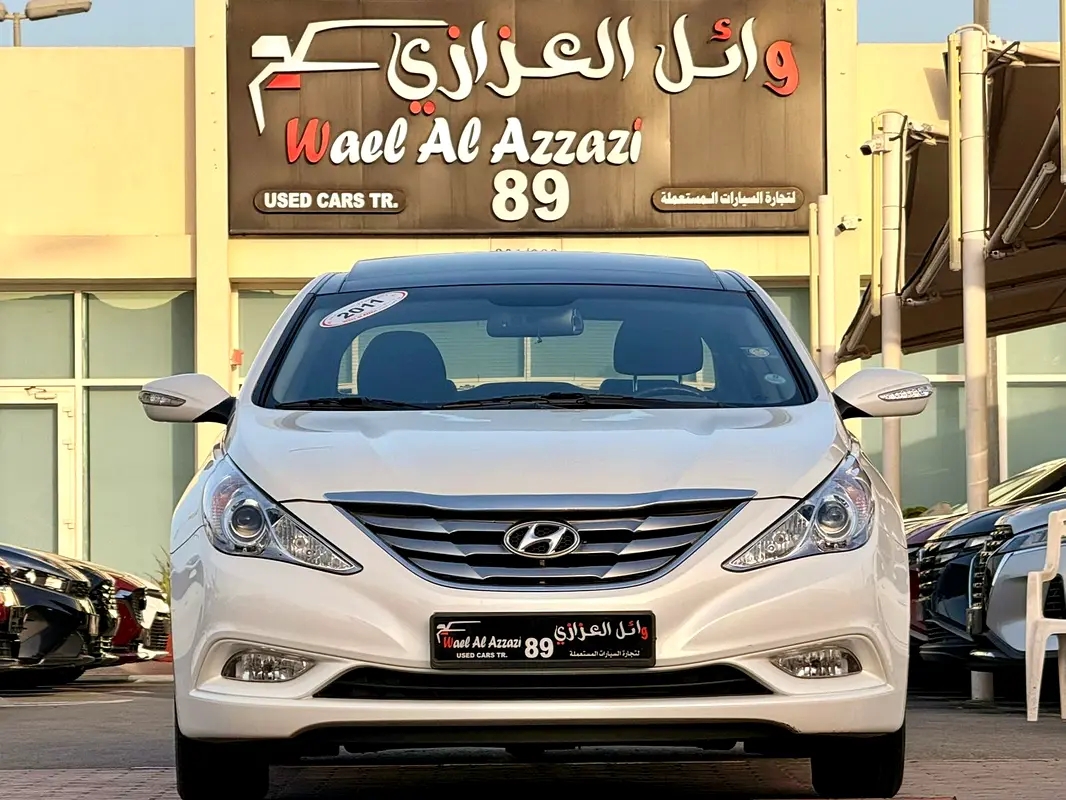 Hyundai Sonata 2011 — photo 1 of 20