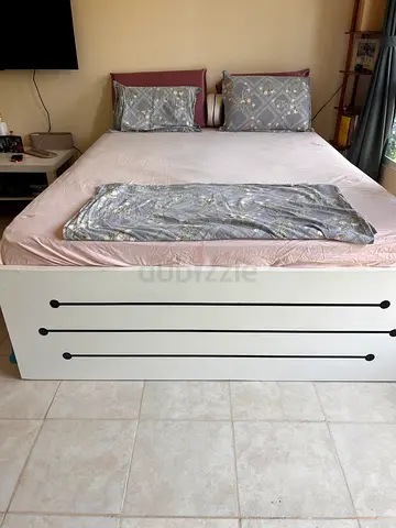 Queen bed without mattress no storage