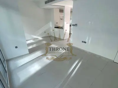 LUXURY WELL-MAINTAINED UNIT | PRIME LOCATION