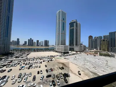 شقة مشرقة غرفتين نوم | إطلاله بحريه | 12 دفعه | باركن مجاني | مبنى عائلي | موقع مميز | الخان الشارقة