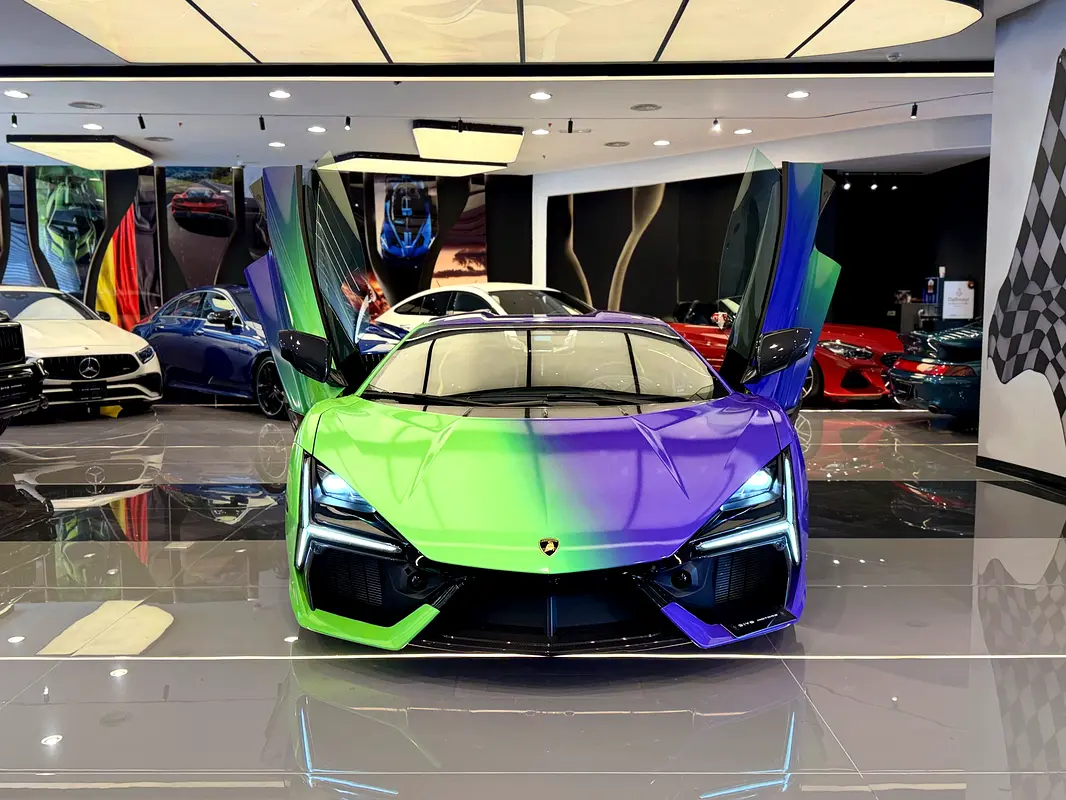 Lamborghini Revuelto 2024 — photo 1 of 20