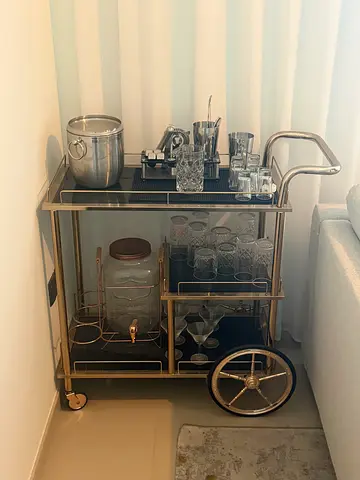 Drinks trolley (glasses and cocktail set included)