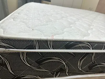 King Size mattress in Perfect condition 180*200*27 (Urgent Sale)