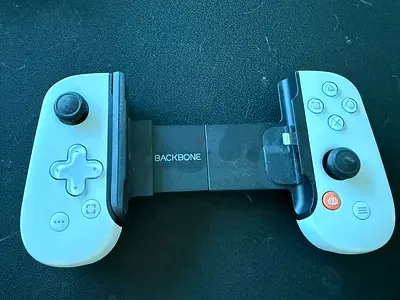 Backbone one lightning controller