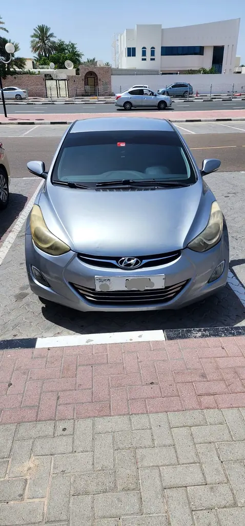 Hyundai Elantra 2014 — photo 1 of 8