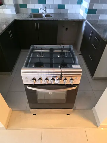 Stainless steel freestanding gas stove with oven - good working condition