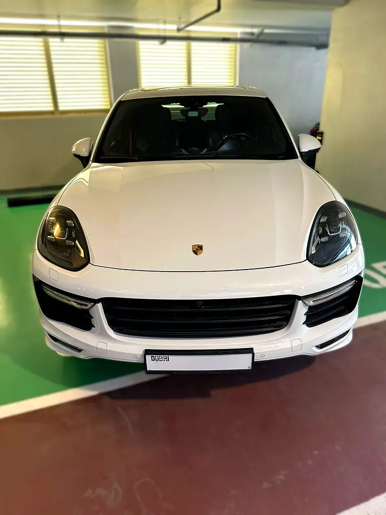 Porsche Cayenne 2016 — photo 1 of 8
