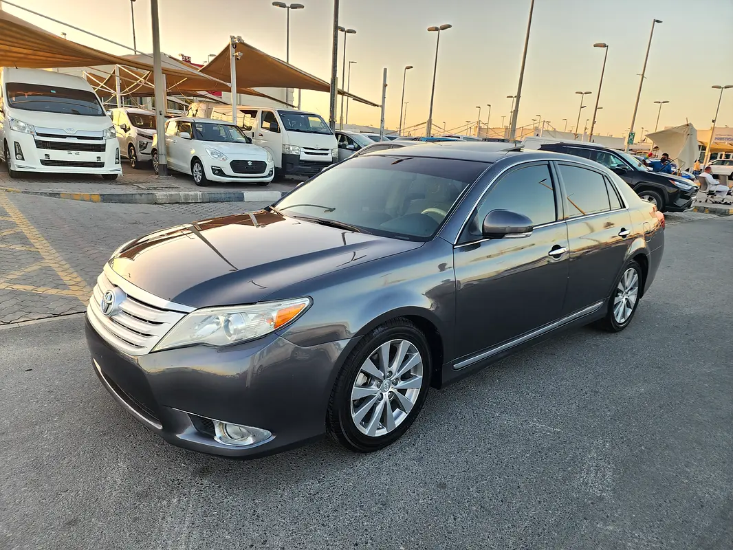 Toyota Avalon 2011 — photo 1 of 15