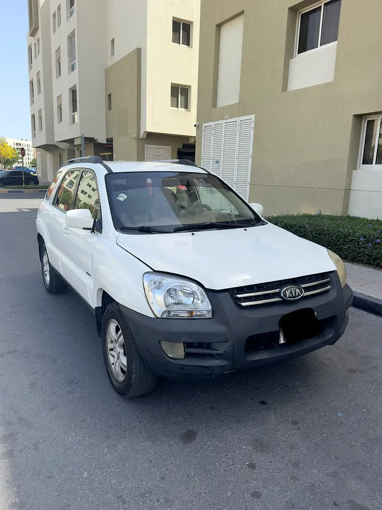 Kia Sportage 2008 — photo 1 of 10