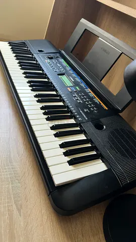 YAMAHA 61 Keys - PS E253 - Like New