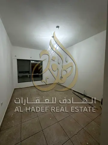 🌟 للإيجار في الشارقة – المجاز 2 🌟 استوديو فاخر بمساحة واسعة جداً وتشطيب راقٍ ✨ 📍 موقع مميز بجوار شرطة البحيرة 🌅 إطلالة مفتوحة رائعة ❄️ التكييف على