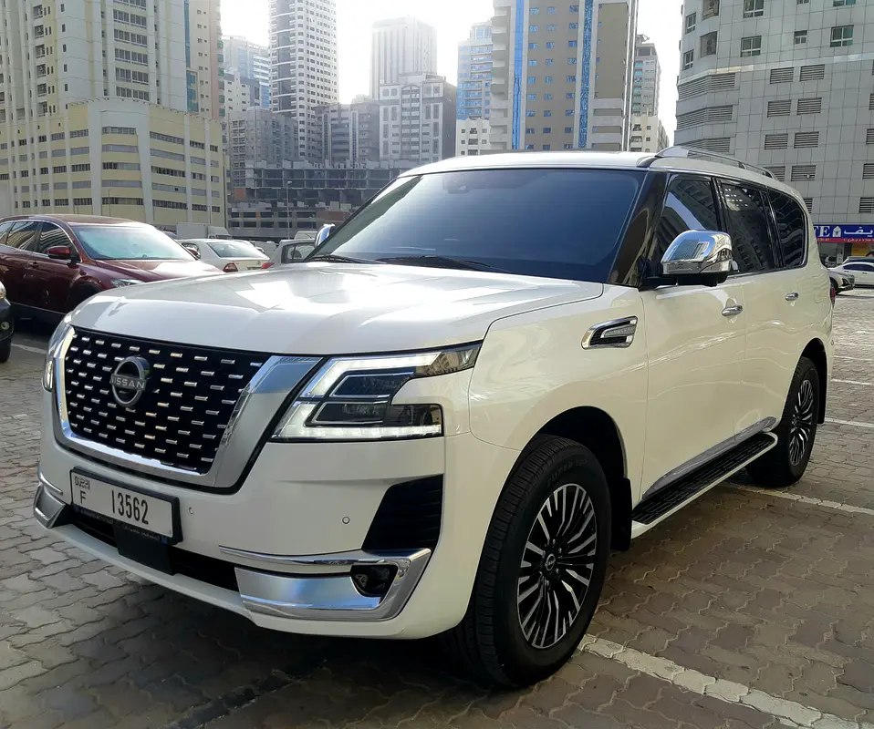 Nissan Patrol 2023 — photo 1 of 20