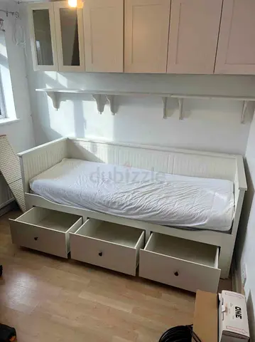 White Daybed with Three Under-Drawers and mattresses