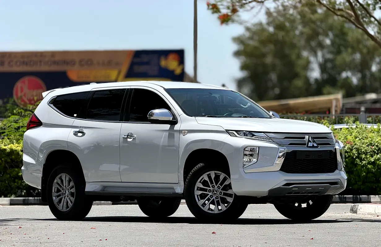 Mitsubishi Montero Sport 2020 — photo 1 of 17