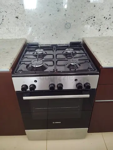 Bosch freestanding gas cooker with oven - 4 burners