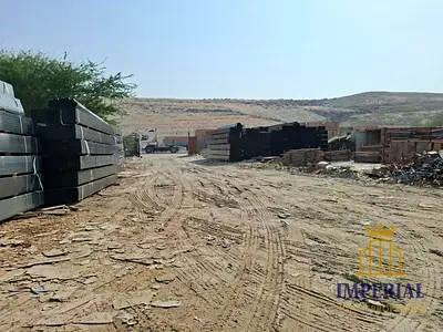 أرض تجارية Al Jurf Industrial 3 43,600 قدم مربع