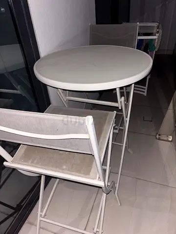 High grey and White Round Patio Table with Matching Chairs - Good Condition just need a cleans