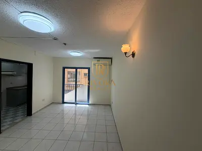 STUDIO I CLOSED KITCHEN I SMALL BALCONY