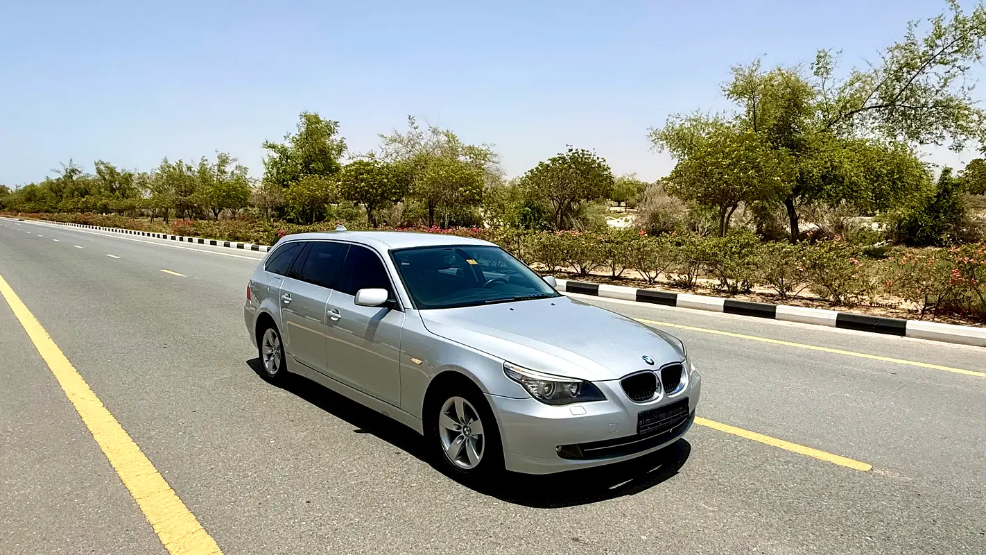 BMW 5-Series 2010 — photo 1 of 19