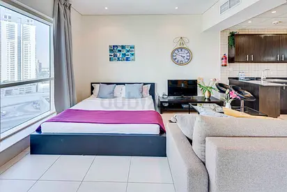 Sea view studio in Dubai Marina